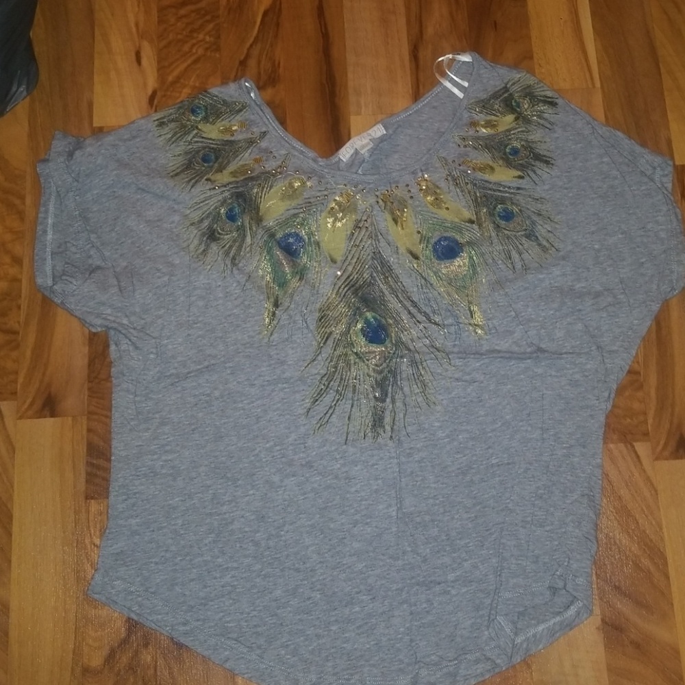Wide neck shirt